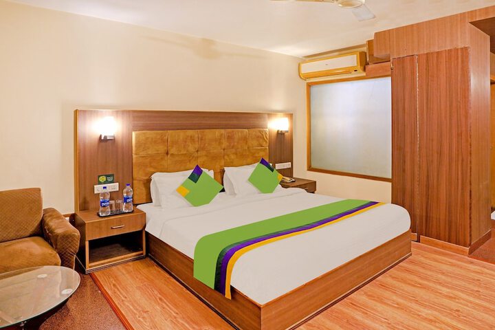 Room 12 of 38
