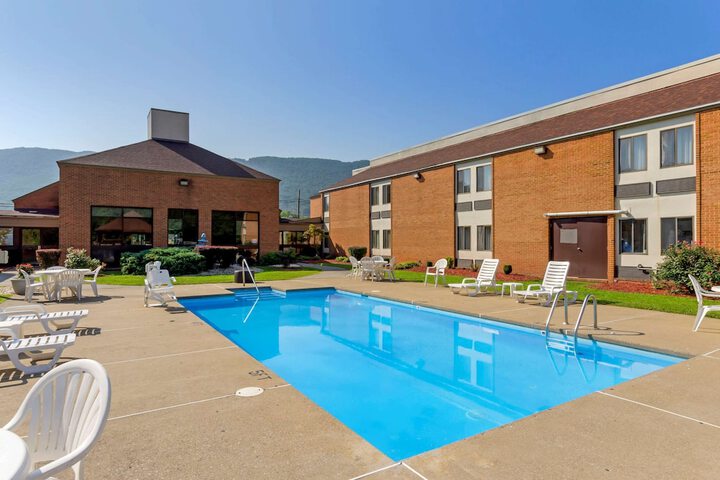 Pool 18 of 28