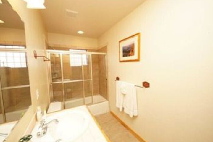 Room 3 of 65