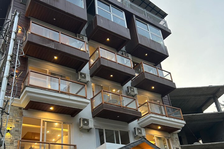 Udit Regency by west western kasol ( Central Heated and Air Cooled )