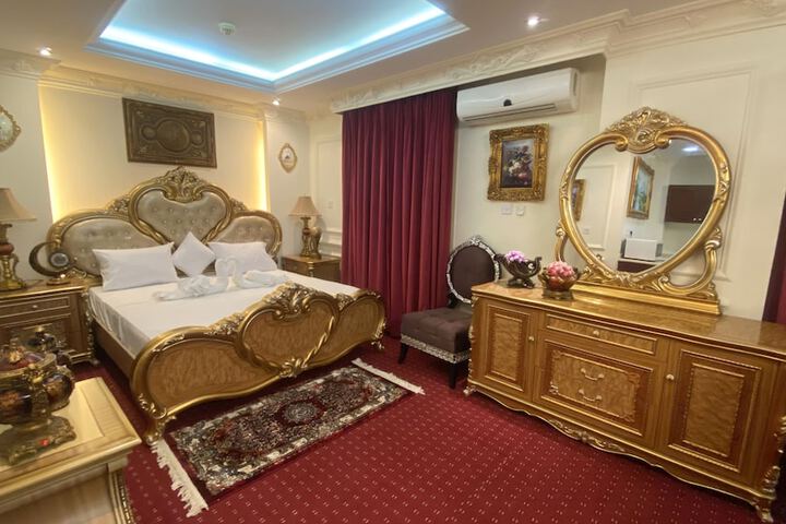Room 7 of 28