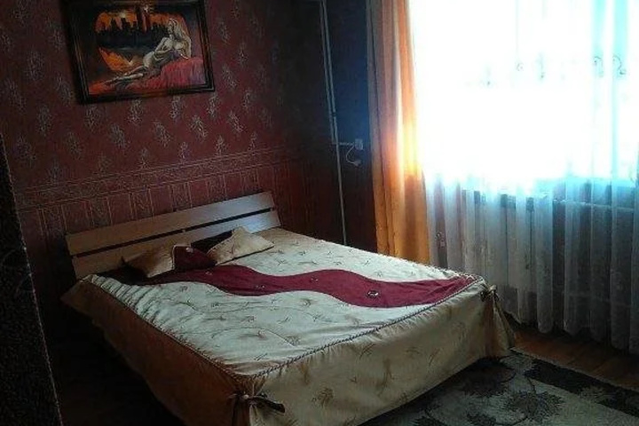 Room 8 of 12