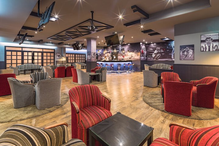 Lounge 70 of 83