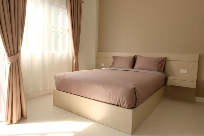 Room 9 of 32