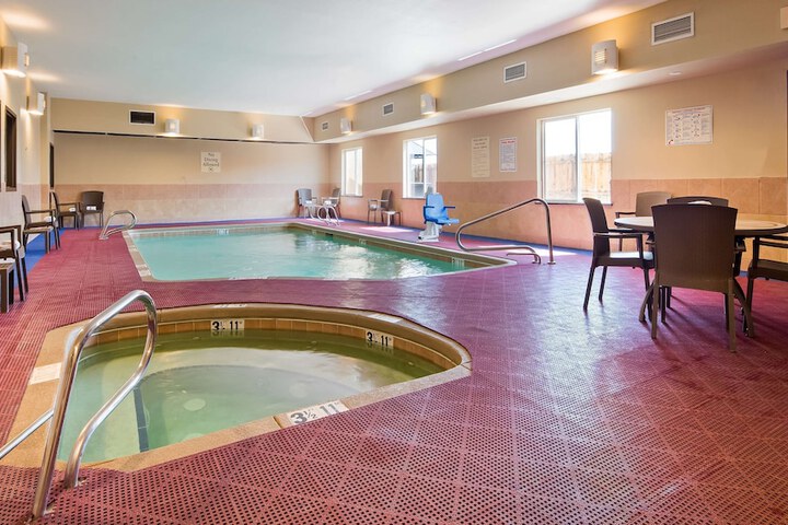 Pool 7 of 15