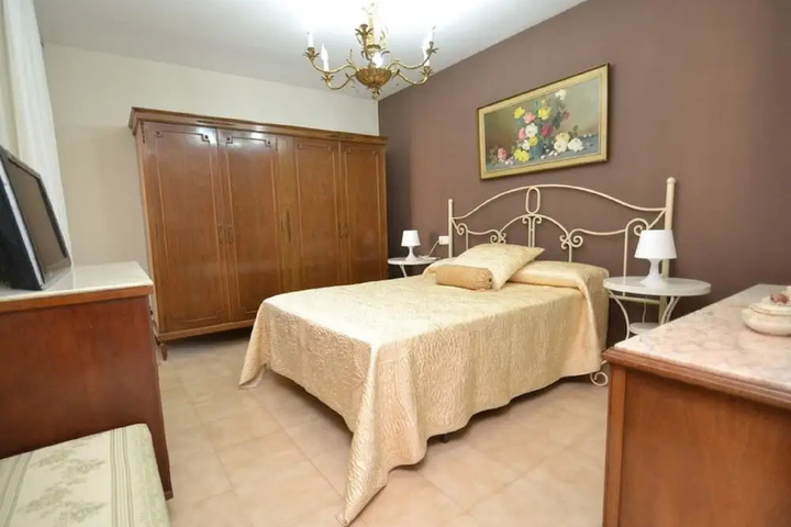 Room 3 of 12