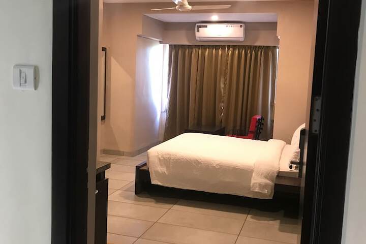 Room 4 of 33