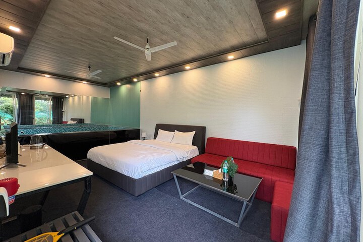 Room 10 of 18