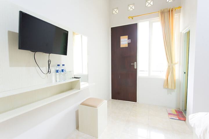 Room 4 of 73