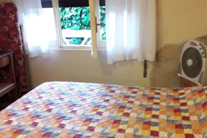 Room 4 of 10