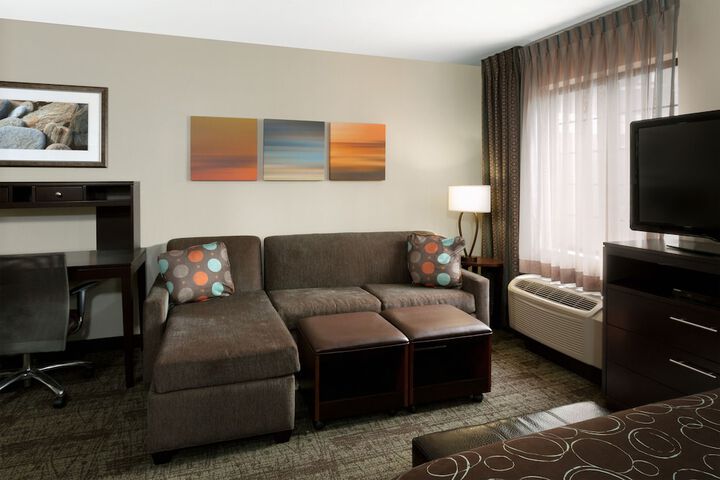 1 Queen Bed Studio Suite Sofa Bed (16 of 18)