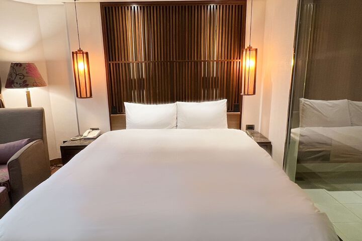 Room 13 of 48