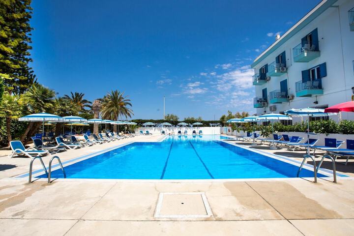 Hotel with Pool