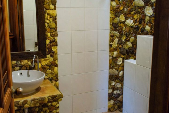 Room 14 of 28