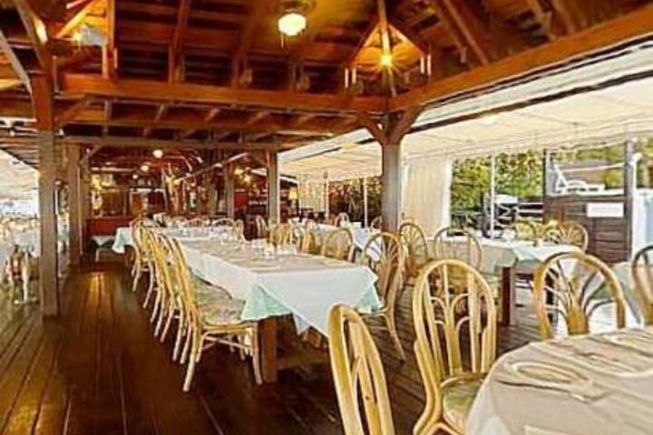 Dining 4 of 6