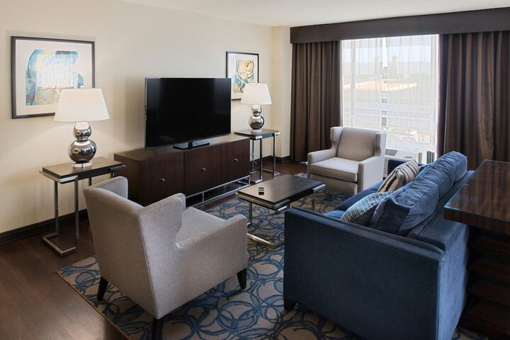 1 Queen Bed Suite Accessible (5 of 6)