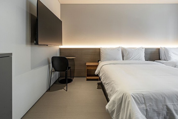 Room 10 of 36