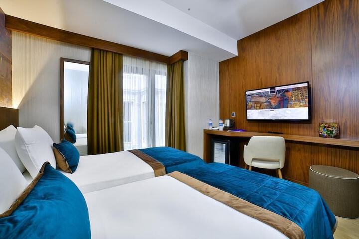 Room 14 of 36
