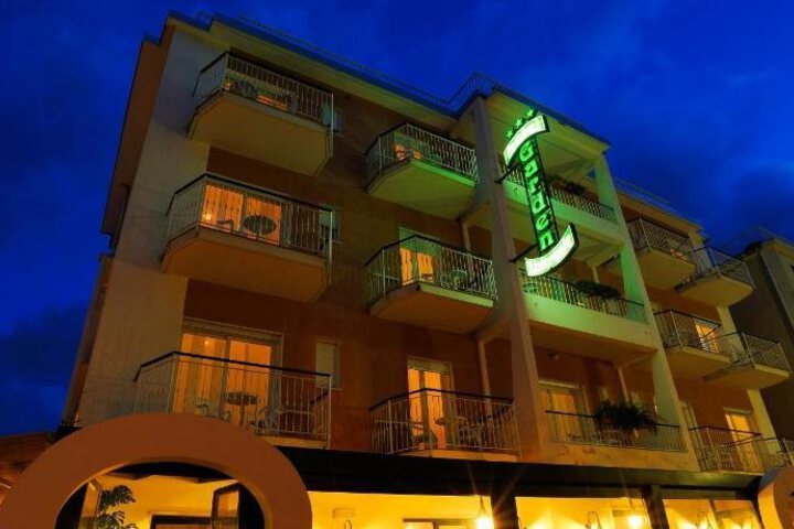 HOTEL GARDEN