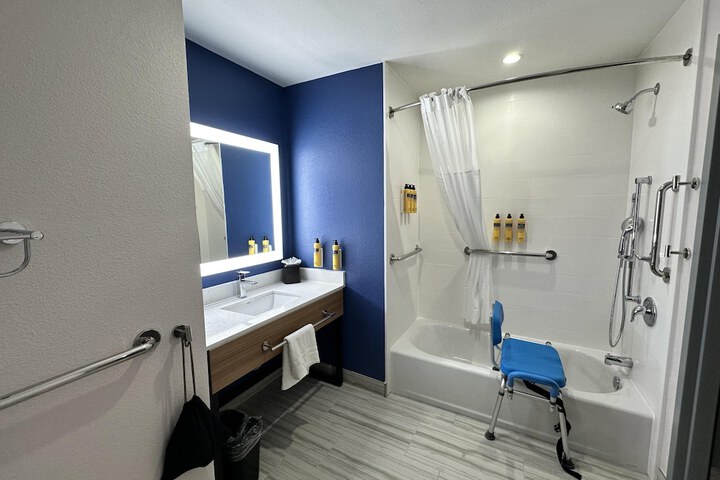 Room 42 of 69