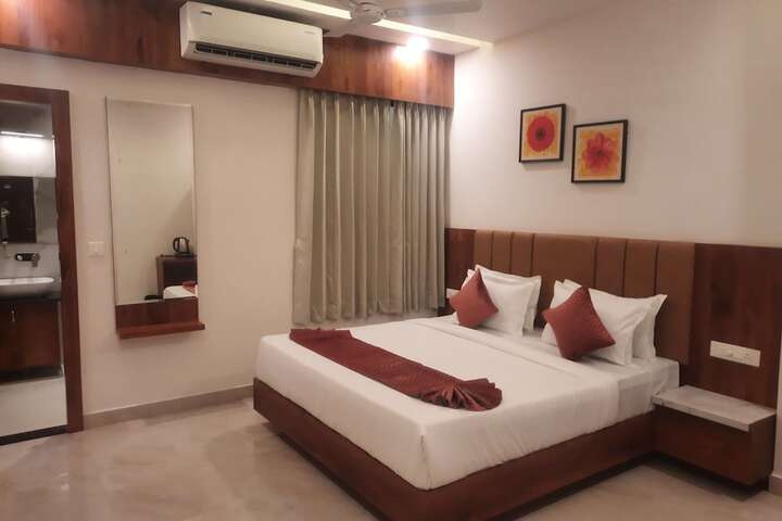 Room 9 of 26