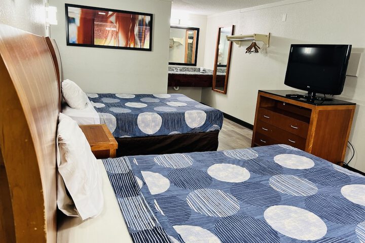 2 Queen Beds (11 of 19)