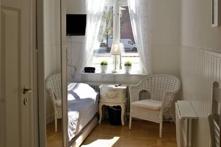 Room 2 of 30