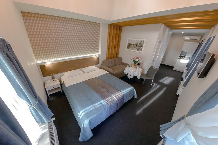 Room 5 of 53