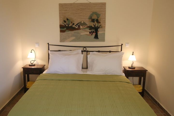 Room 2 of 32