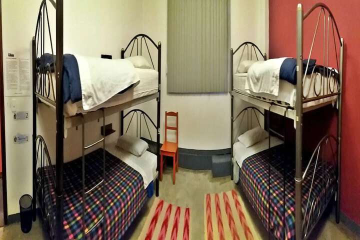 Room 9 of 42