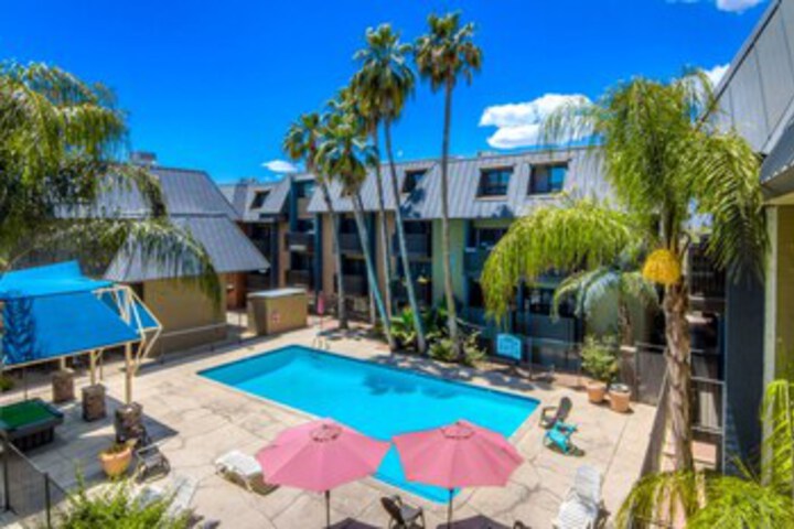 Exterior of Campus Walk Condo 2 BR by Casago