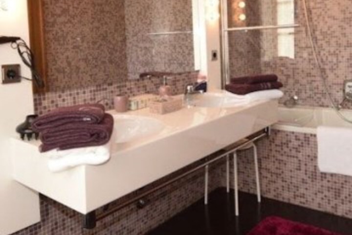 Room 15 of 28