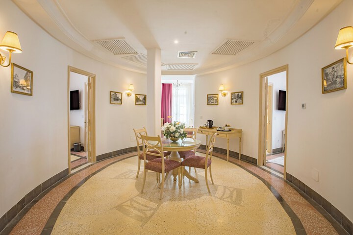 Room 21 of 52