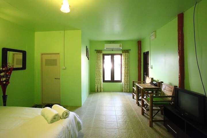 Room 2 of 76