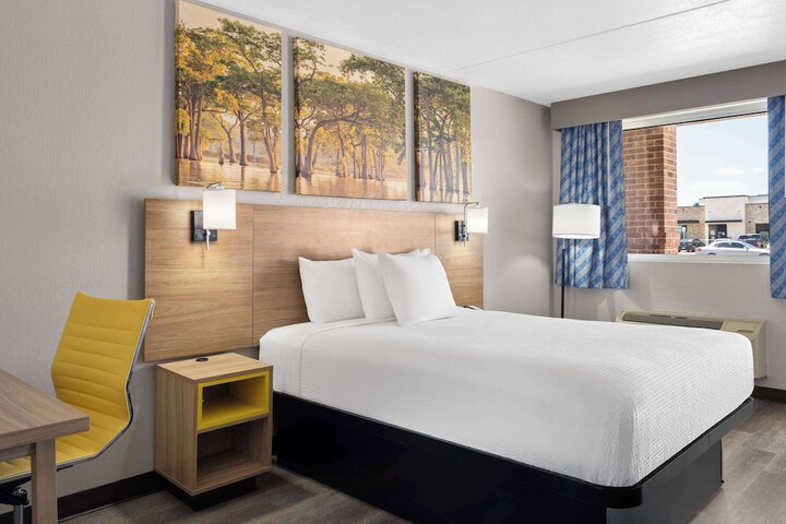 1 Queen Bed (1 of 35)