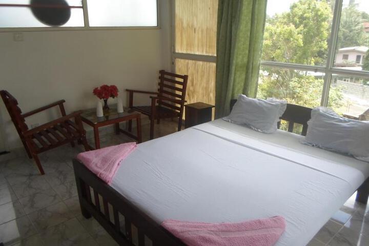 Room 4 of 5