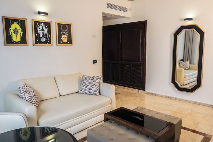 Room 25 of 223