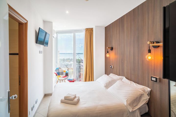 Room 30 of 43