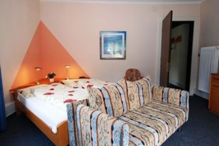 Room 53 of 108