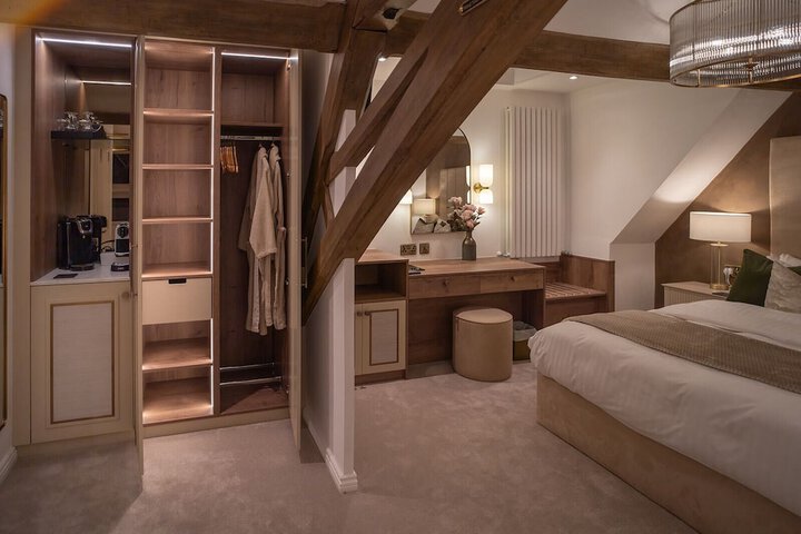 Room 33 of 85