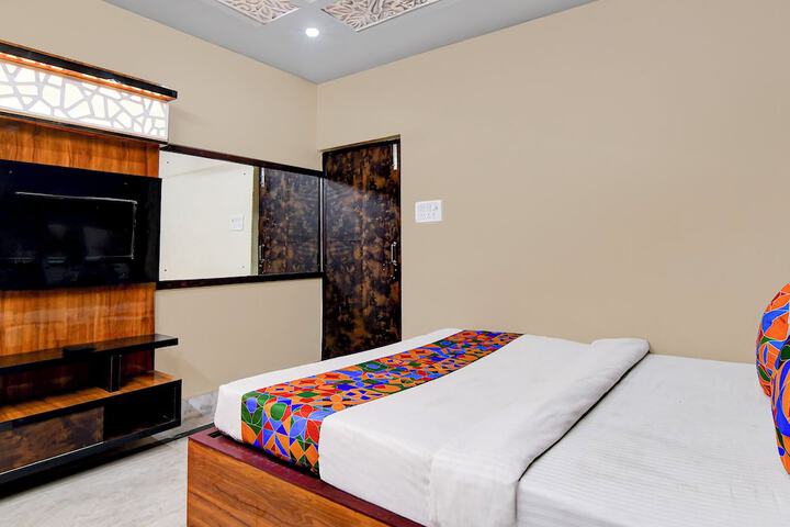 Room 15 of 33