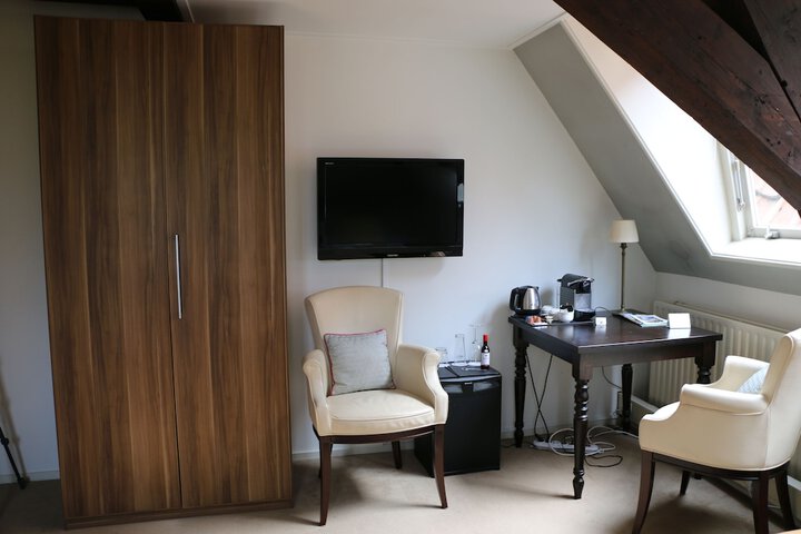 Room 6 of 21