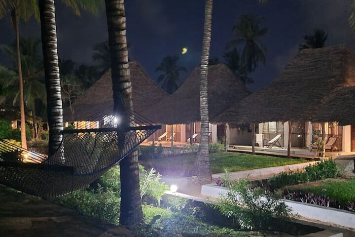Hotel Exterior 91 of 96