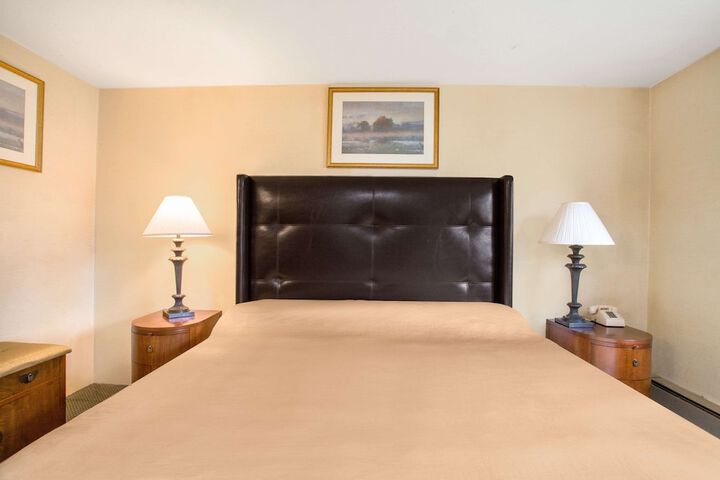 Room 8 of 17