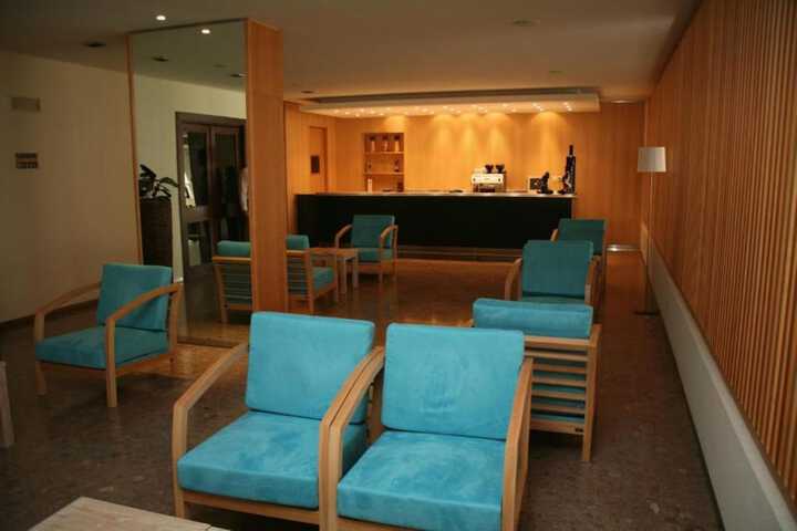 Lounge 63 of 86