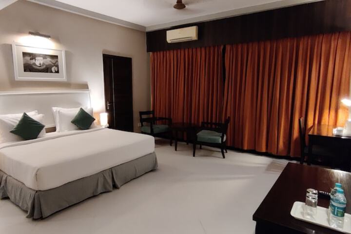 Room 15 of 61