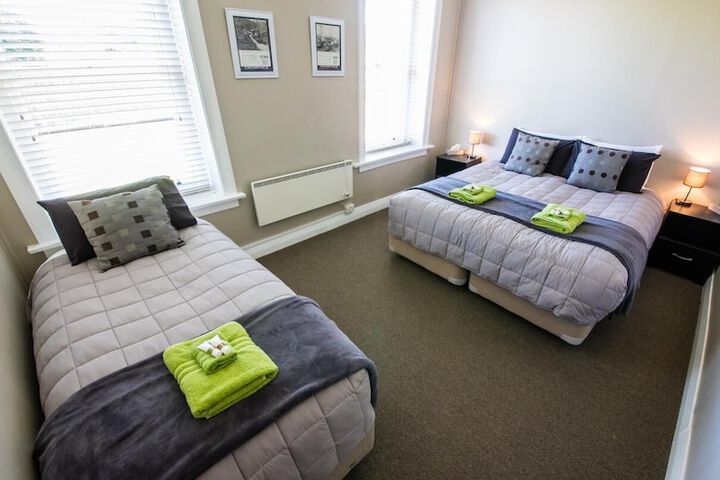 Room 10 of 28