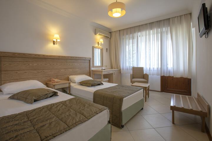 Room 14 of 204