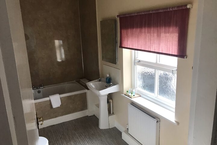 Room 8 of 80