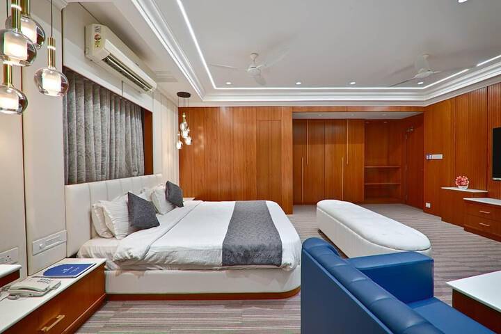 Room 27 of 61